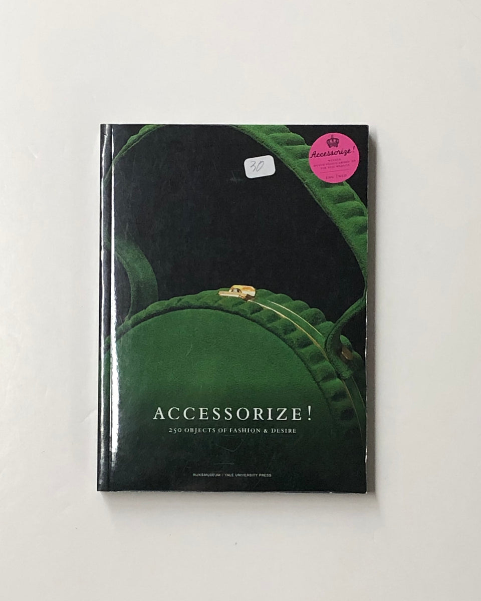 Accessorize! by Bianca M. Du Mortier & Ninke Bloemberg
